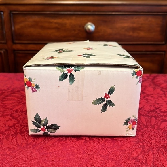 MIKASA Heritage CAB 08 Christmas Story Candlesticks ~ Set of 2 - Picture 11 of 11